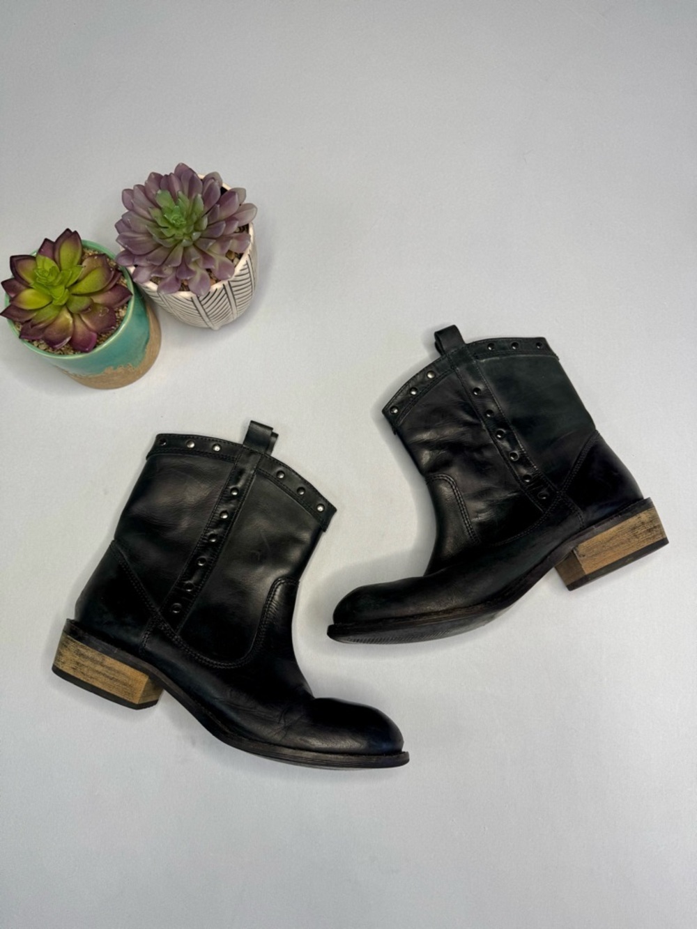 Dingo Women’s Black Leather Studded Ankle Boots Size 9.5